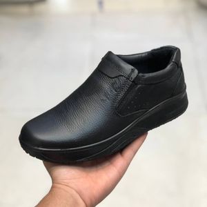 کفش چرم طبی مردانه طرح کلارک رخشی مشکی