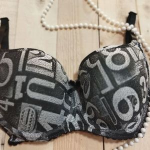 سوتین کاپدار با طرح انگلیسی st64t