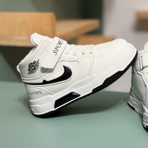 خرید اینترنتی قیمت کتونی بچگانه نیمساق طرح نایک جردن از Toobaco کد 4080702