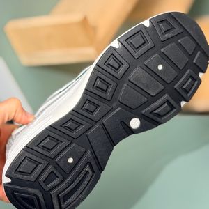 خرید اینترنتی قیمت کتونی بچگانه طرح H توری از Trip کد 4080703