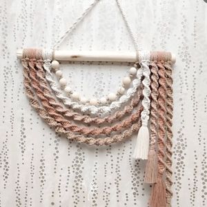 دیوار کوب پیچ مکرومه بافی