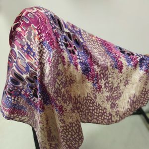 روسری ساتن طرحدار زنانه rs7tu