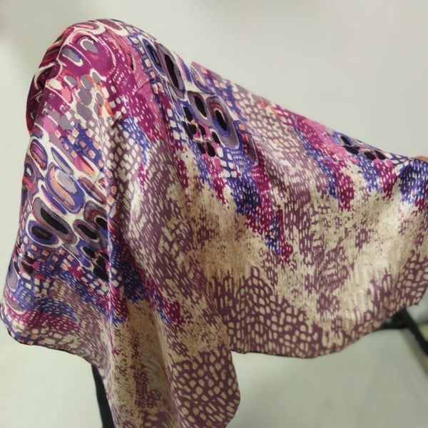 روسری ساتن طرحدار زنانه rs7tu