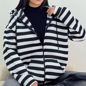 مشخصات سویشرت زنانه و دخترانه طرح جلو زیپ راه راه