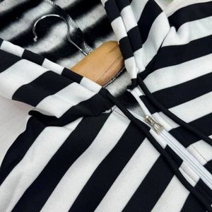 خرید آنلاین سویشرت زنانه و دخترانه طرح جلو زیپ راه راه