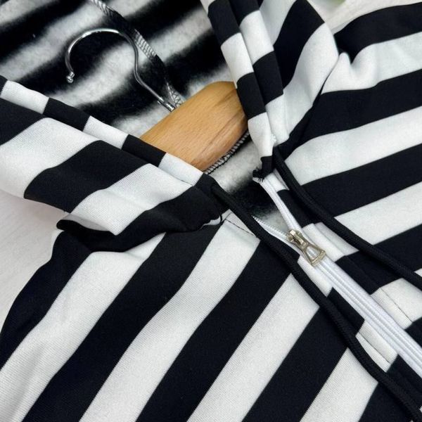 سویشرت زنانه و دخترانه طرح جلو زیپ راه راه