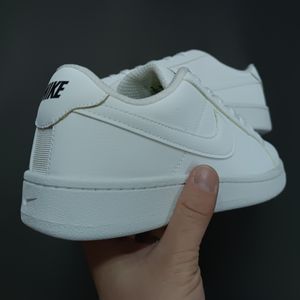 قیمت ارزان کتونی ونس مردانه نایک تمام سفید کیفیت بالا(زیره لاستیک)