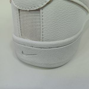 خرید اینترنتی کتونی ونس مردانه نایک تمام سفید کیفیت بالا(زیره لاستیک)