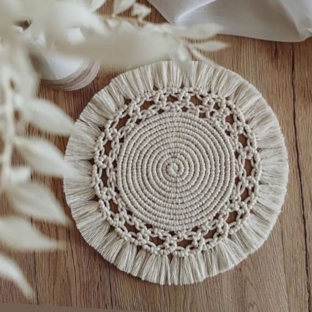 مشخصات زیر بشقابی مکرومه طرح سپید