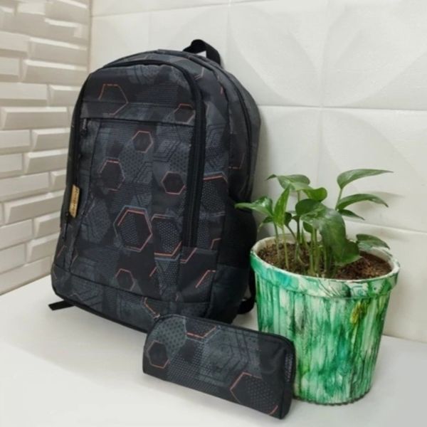 کوله پشتی مدرسه طرح شش ضلعی به همراه جامدادی (برند Respina)