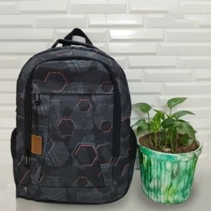 مشخصات کوله پشتی مدرسه طرح شش ضلعی همراه جامدادی برند Respina