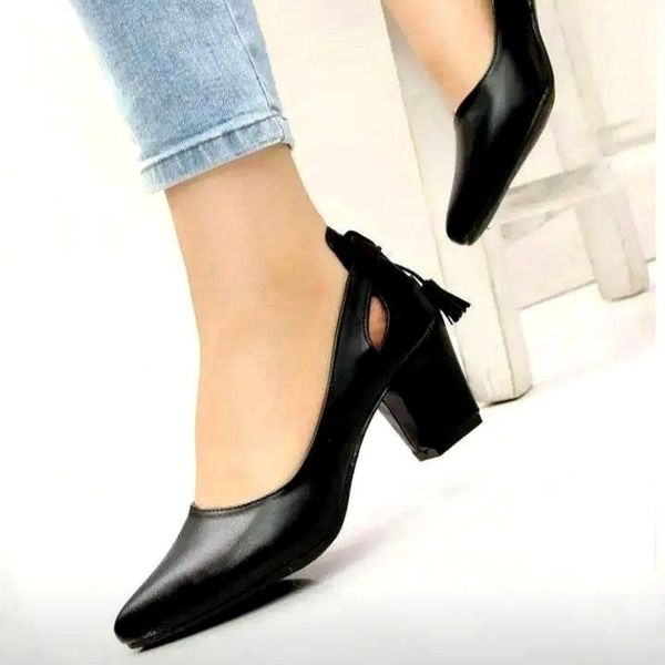 کفش مجلسی زنانه پشت منگوله رنگ نسکافهای و مشکی پاخور شیک