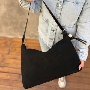 خرید اینترنتی کیف دوشی زنانه و دخترانه مدل مرینو