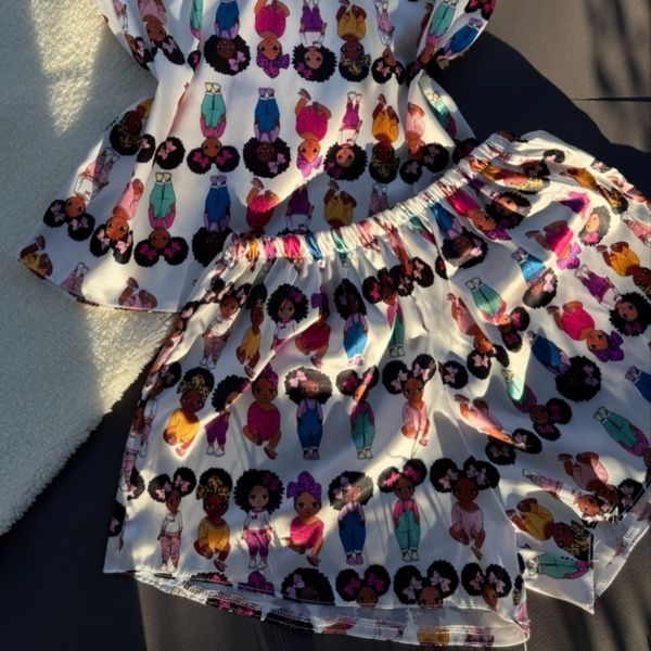 تاپ و شلوارک دخترک آفریقایی