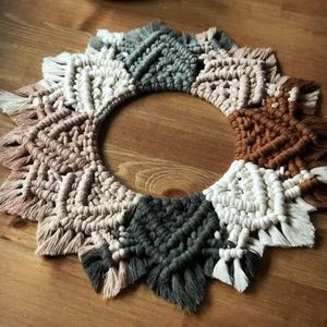 رومیزی گرد مکرومه مدل زنبق