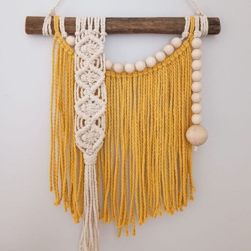 خرید آنلاین آویز مکرومه بافی با مهره چوبی طرح ترمه