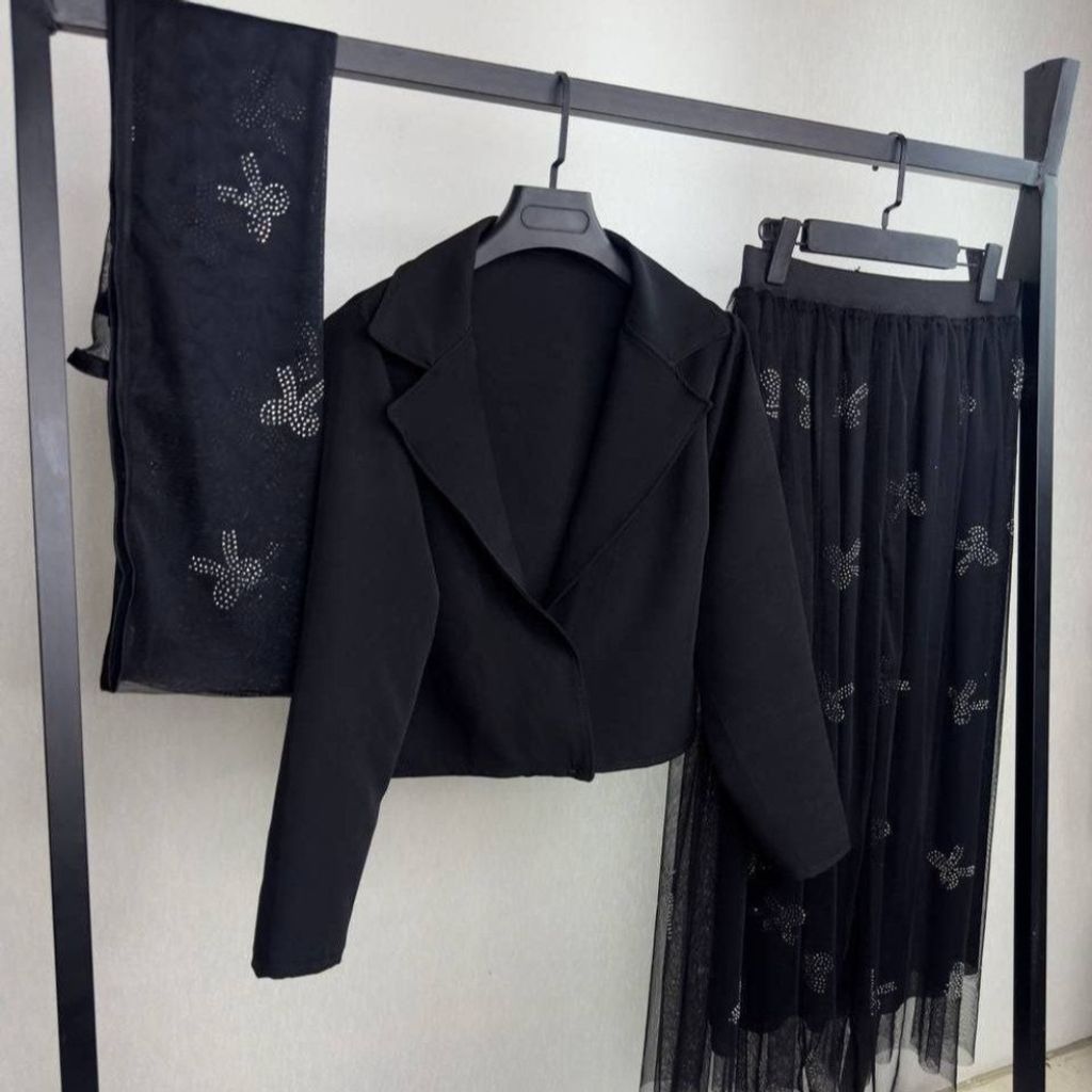 فروش اینترنتی ست سه تیکه کت دامن و شال