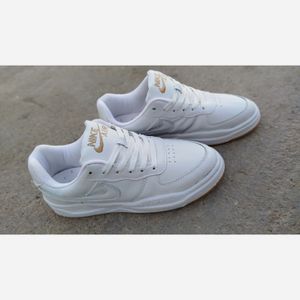 خرید انلاین کفش کتونی نایک ایر سفید زنانه/فروش اقساطی