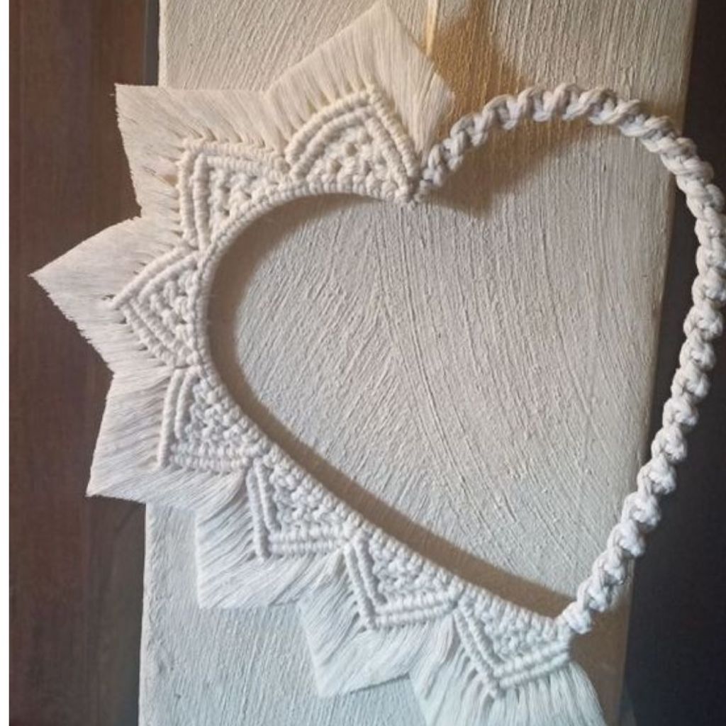 مشخصات قلب اویز دکوراتیو مکرومه