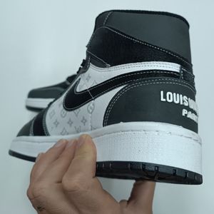 خرید اینترنتی کتونی مردانه جردن ال وی ساقدار مشکی سفید کیفیت بالا