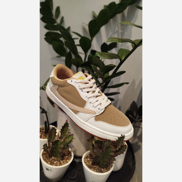 کتونی نایک ترویس سفید کرم مردانه