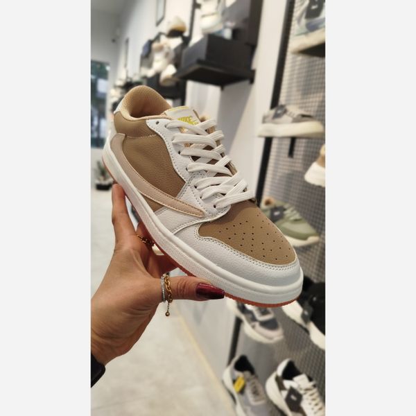 کتونی نایک ترویس سفید کرم مردانه