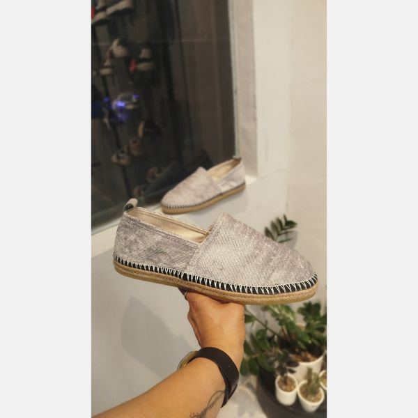 گیوه مردانه طوسی تیره دور دوخت برای تابستان وپیاده روی