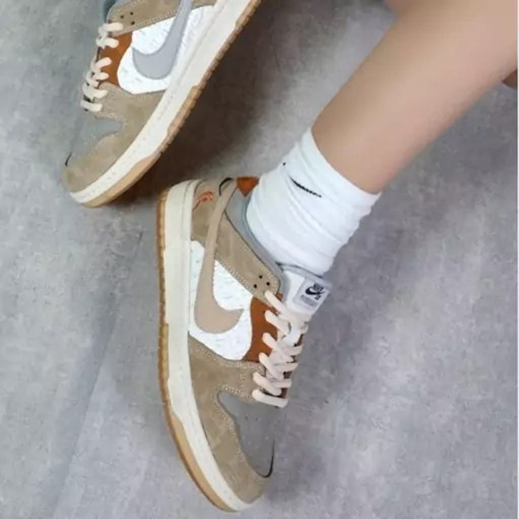 خرید انلاین کفش کتونی نایک اس بی کرم زنانه/فروش اقساطی