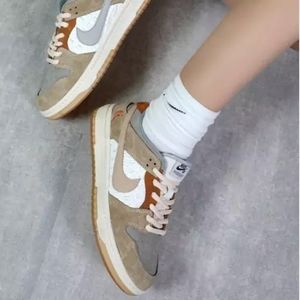 خرید انلاین کفش کتونی نایک اس بی کرم زنانه/فروش اقساطی