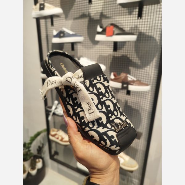 صندل زنانه مدل کلاسیک چهارفصل رنگ مشکی کرم