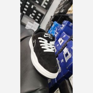 خرید آنلاین کفش کتونی نایک ایر مشکی زنانه/فروش اقساطی