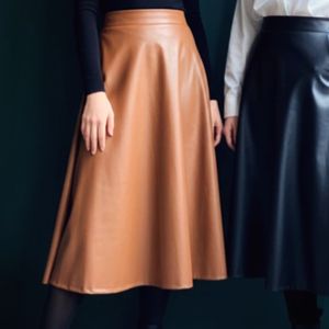 خرید آنلاین دامن چرم کلوش قد90