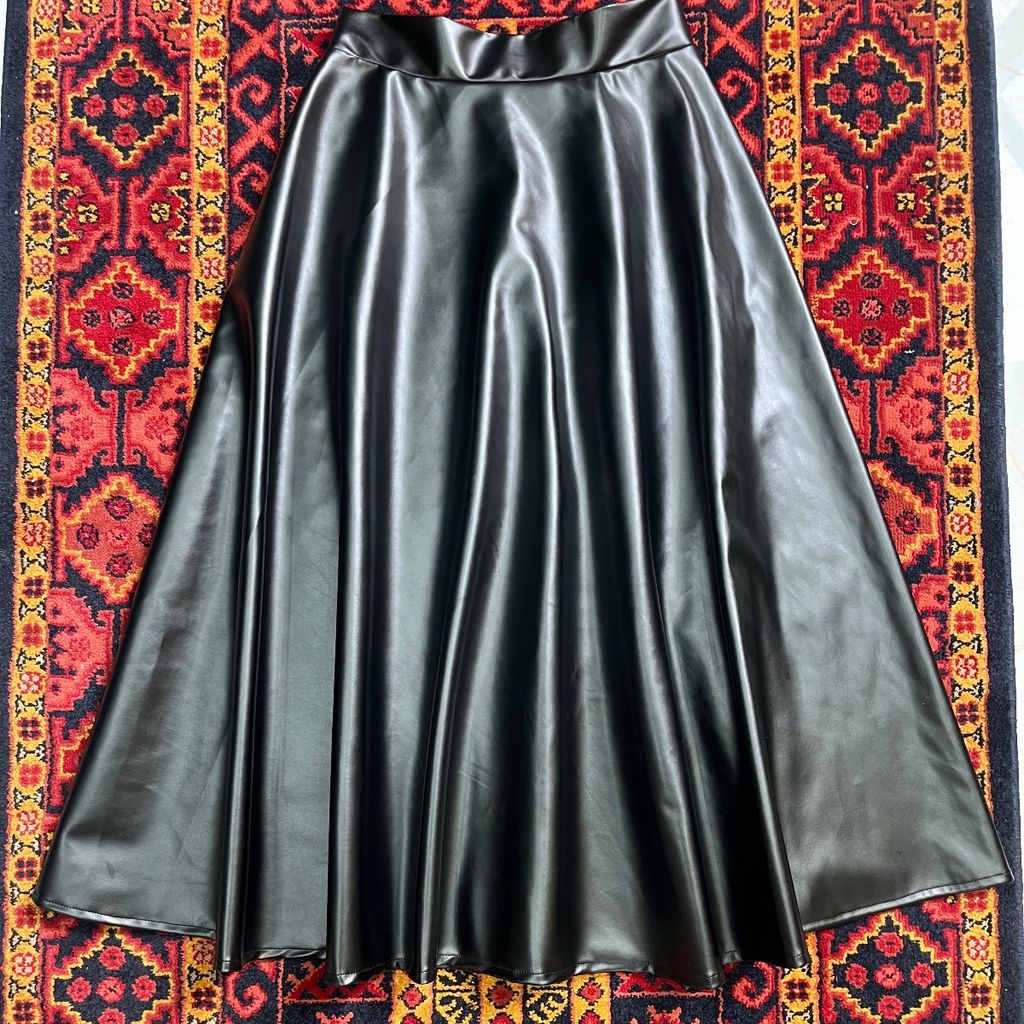 خرید آنلاین دامن چرم کلوش قد90