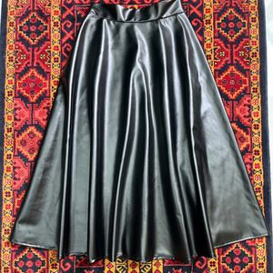 خرید آنلاین دامن چرم کلوش قد90