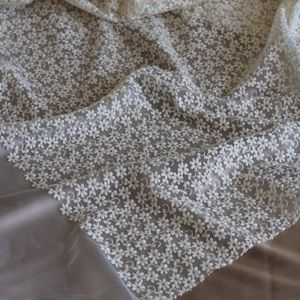 مشخصات پارچه های تور طرحدار