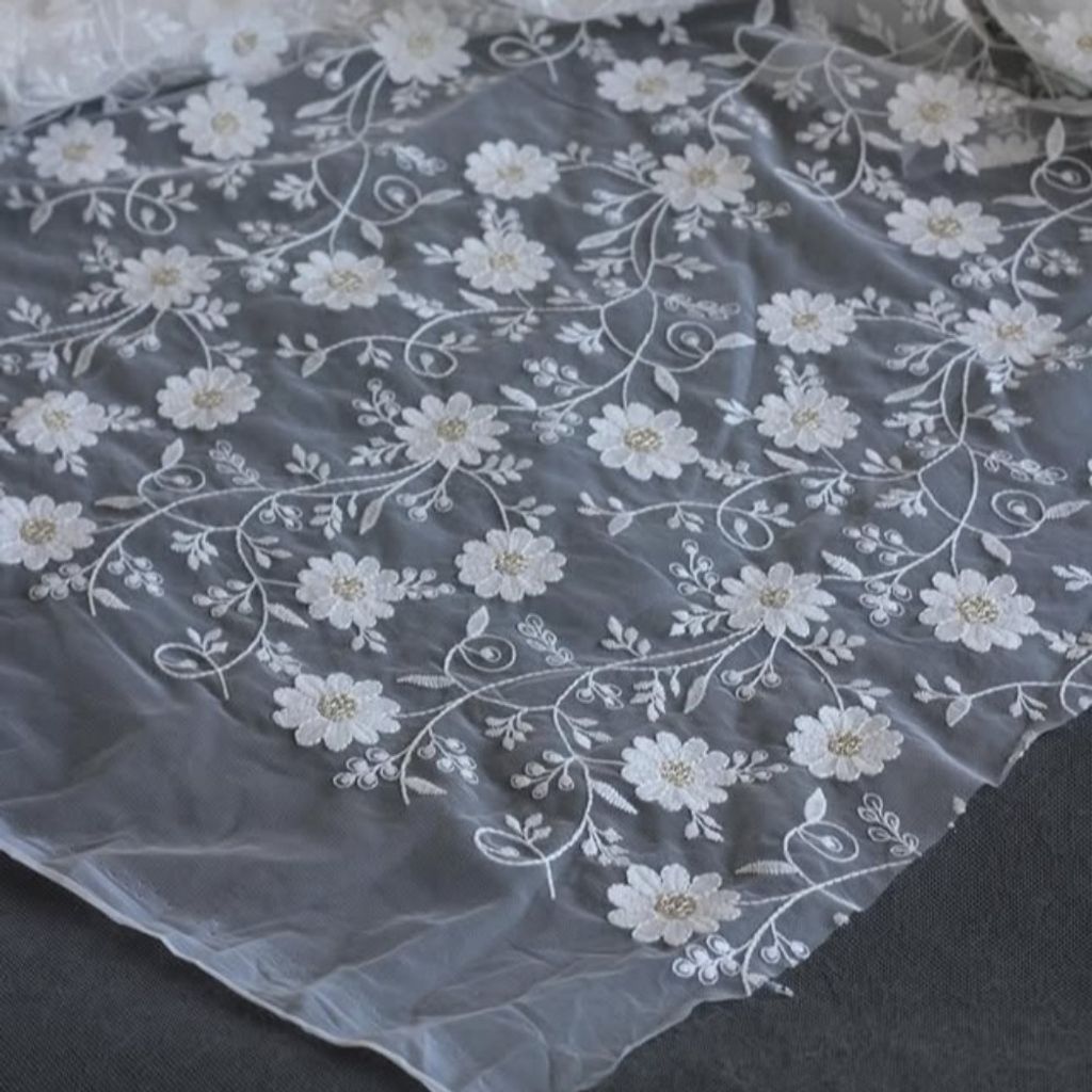 خرید آنلاین پارچه های تور طرحدار