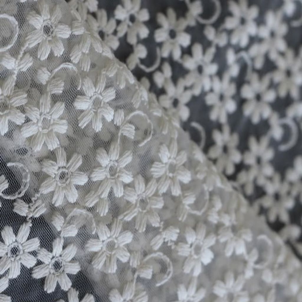 خرید اینترنتی پارچه های تور طرحدار