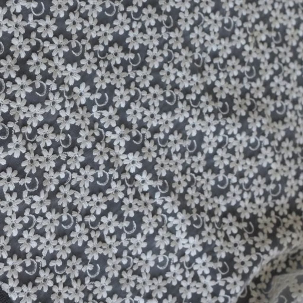 خرید اینترنتی پارچه های تور طرحدار