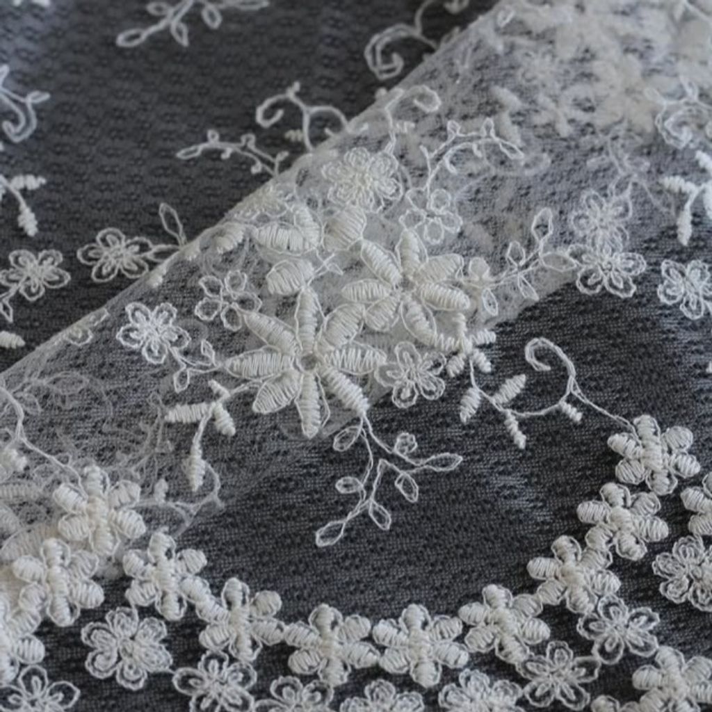 خرید اینترنتی پارچه های تور طرحدار