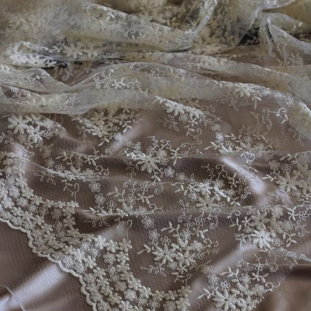 خرید انلاین پارچه های تور طرحدار