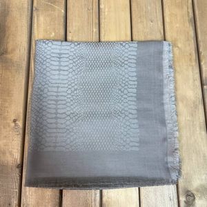 خرید آنلاین روسری ژاکارد مجلسی رنگ نسکافه ای روشن قواره 140 سانتی