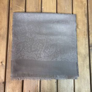 خرید اینترنتی روسری ژاکارد مجلسی رنگ نسکافه ای روشن قواره 140 سانتی