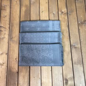 قیمت ارزان روسری ژاکارد نخی مجلسی رنگ طوسی قواره 140 سانتی