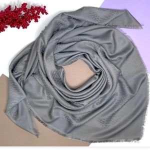 روسری ژاکارد نخی مجلسی رنگ طوسی قواره 140 سانتی