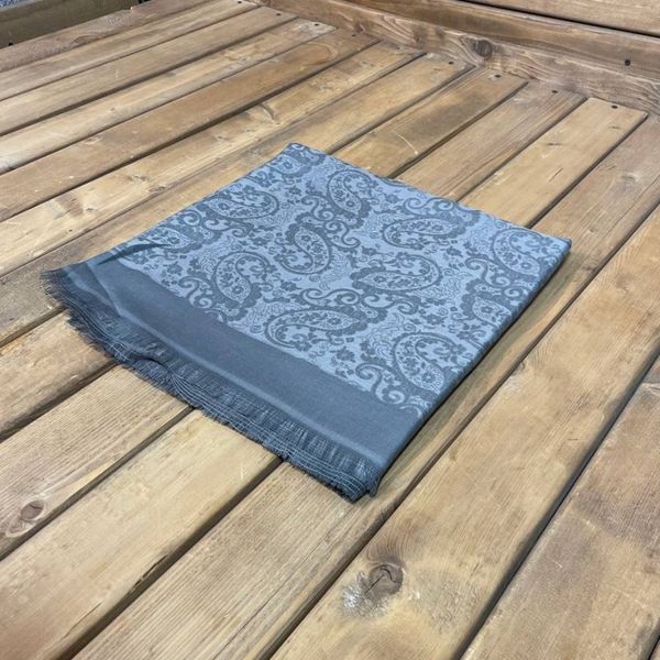 روسری ژاکارد نخی مجلسی رنگ طوسی قواره 140 سانتی