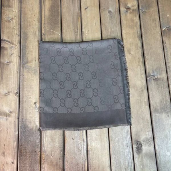 روسری مجلسی ژاکارد نسکافه ای تیره سایز بزرگ