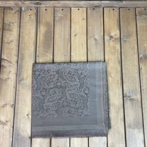 قیمت روسری مجلسی ژاکارد نسکافه ای تیره سایز بزرگ