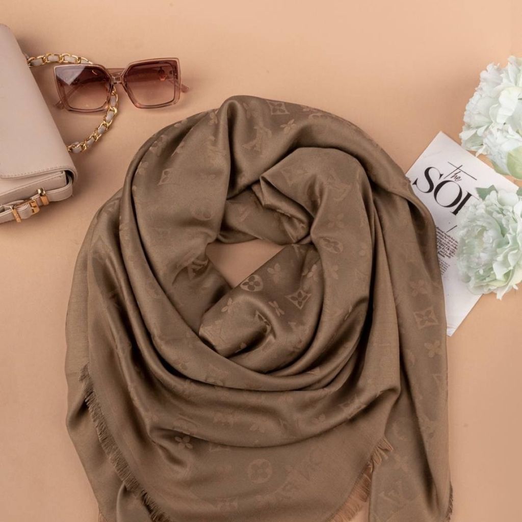 خرید انلاین روسری مجلسی ژاکارد نسکافه ای تیره سایز بزرگ