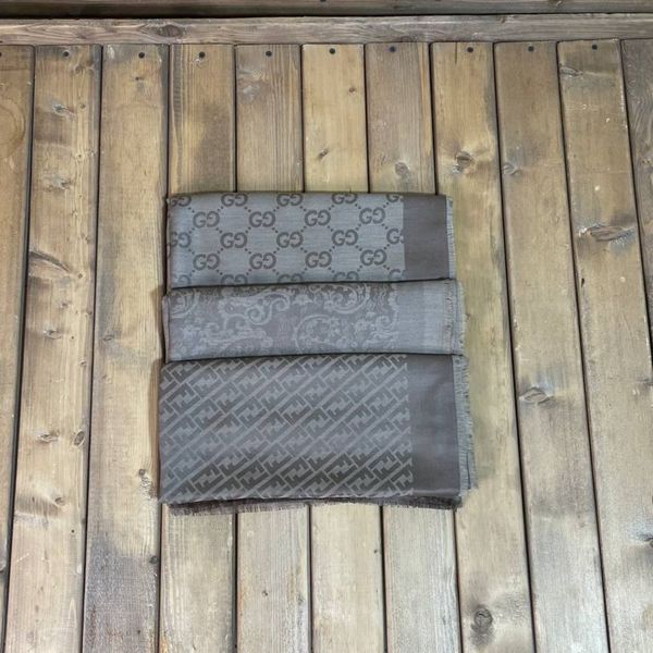 روسری مجلسی ژاکارد نسکافه ای تیره سایز بزرگ