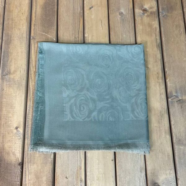 روسری زنانه ژاکارد مجلسی رنگ سبز صابونی قواره 140 سانت